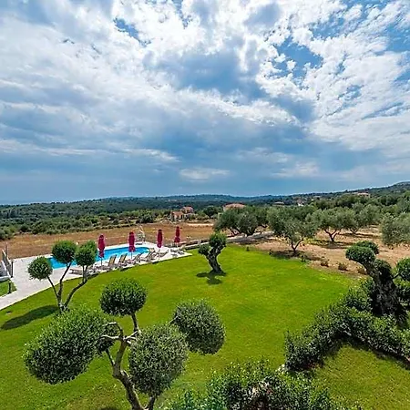 Elaias Gi Ξενοδοχείο 4*